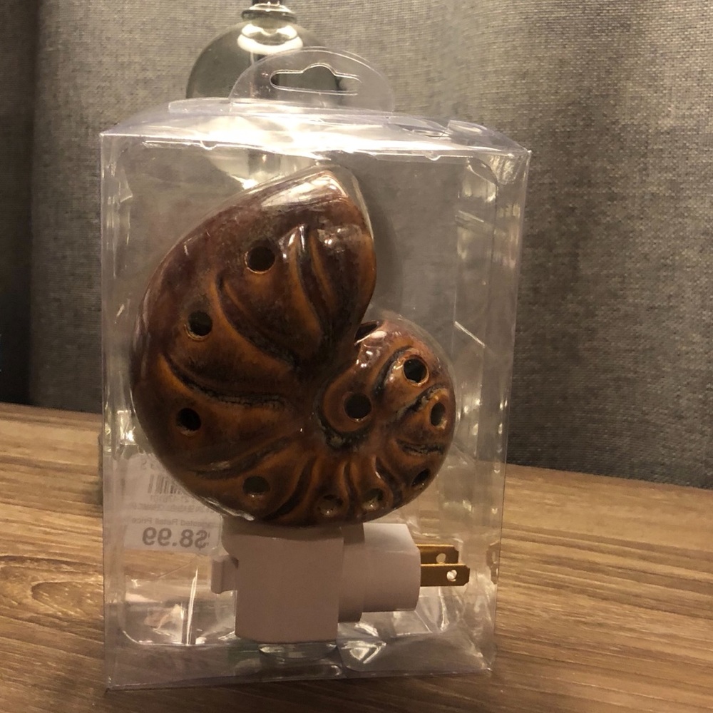 Sea Shell Ceramic Night Light - Picture 3 of 5